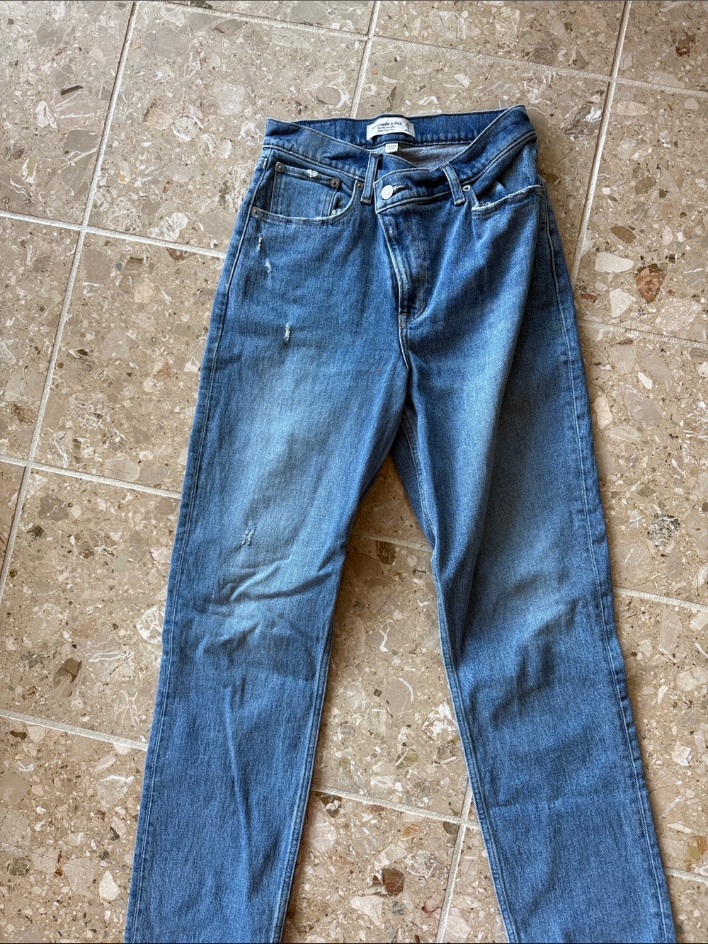 Abercrombie Curve Love Ultra High Rise 90s Straight Jeans Asymmetrical Waist